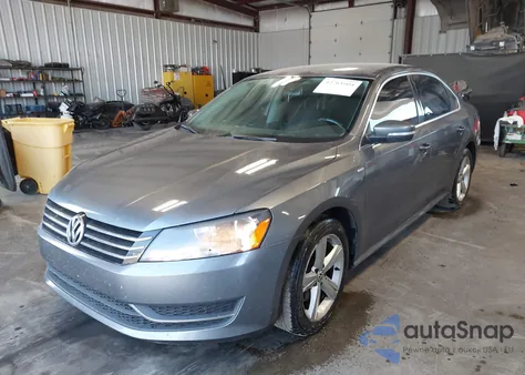 2014 Volkswagen Passat 1.8T Wolfsburg Edition из США, поврежденный, VIN 1VWAT7A34EC021644